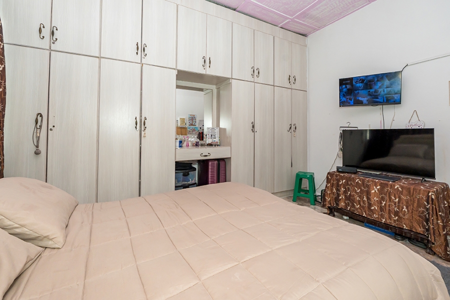 5 Bedroom Property for Sale in Wynberg Upper Western Cape